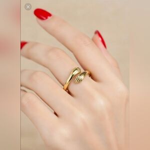 NWOT Adjustable Hug Ring